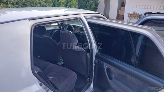 Volkswagen Golf 1997, 300,000 km - 2.0 l - Salyan