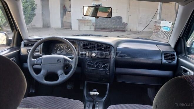 Volkswagen Golf 1997, 300,000 km - 2.0 l - Salyan