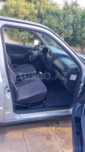 Volkswagen Golf 1997, 300,000 km - 2.0 l - Salyan