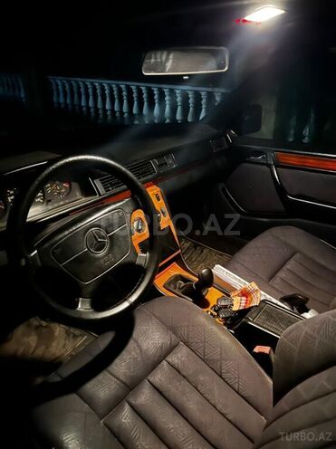 Mercedes E 200 1993, 322,000 km - 2.0 л - Masallı