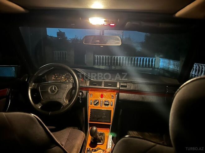 Mercedes E 200 1993, 322,000 km - 2.0 л - Masallı