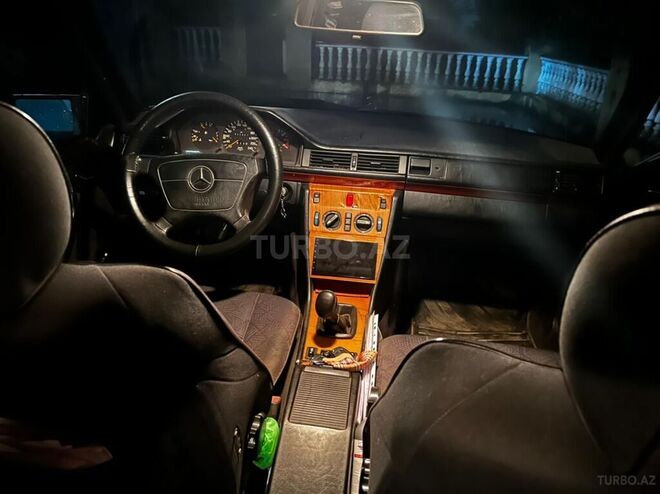 Mercedes E 200 1993, 322,000 km - 2.0 л - Masallı