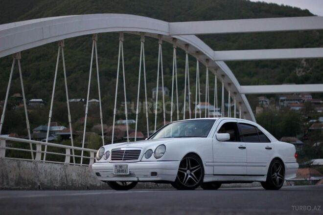 Mercedes E 320 1997, 452,368 km - 3.2 l - Şəki