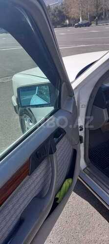 Mercedes E 220 1992, 213,414 km - 2.2 l - Bakı