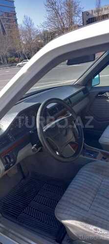 Mercedes E 220 1992, 213,414 km - 2.2 l - Bakı
