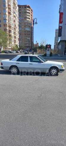 Mercedes E 220 1992, 213,414 km - 2.2 l - Bakı
