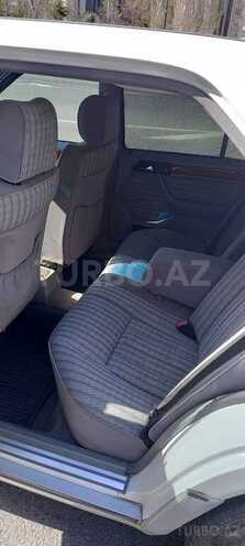 Mercedes E 220 1992, 213,414 km - 2.2 l - Bakı