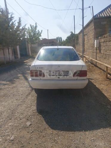 Mercedes E 220 1998, 250,000 km - 2.2 л - Bakı
