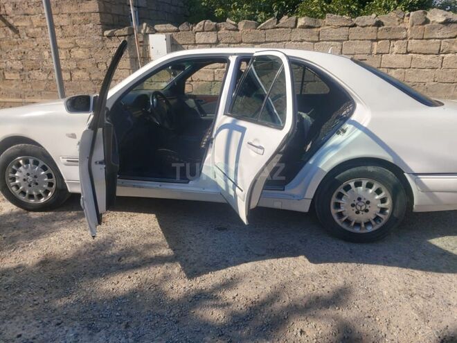 Mercedes E 220 1998, 250,000 km - 2.2 л - Bakı