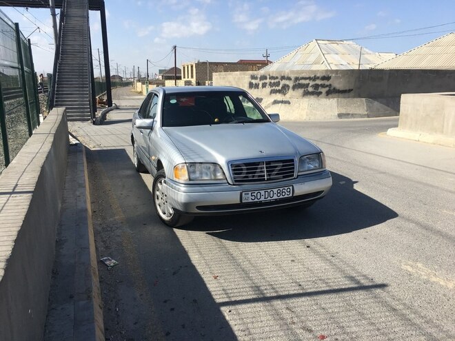 Mercedes C 220 1995, 415,000 km - 2.2 l - Sumqayıt