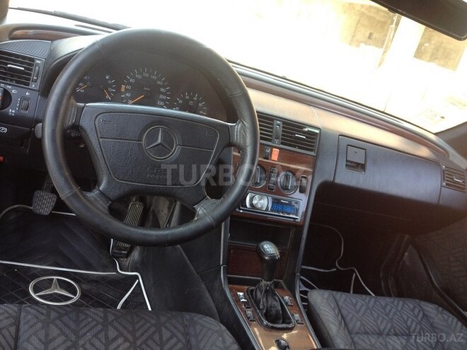 Mercedes C 220 1995, 415,000 km - 2.2 l - Sumqayıt