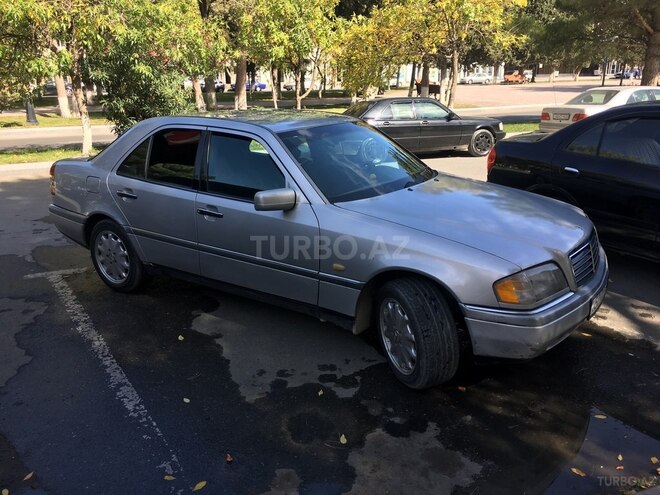 Mercedes C 220 1995, 415,000 km - 2.2 l - Sumqayıt