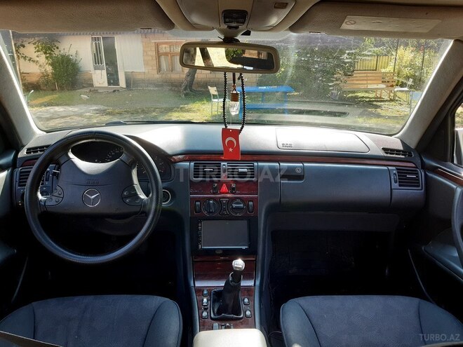 Mercedes E 220 2000, 443,500 km - 2.2 l - Bakı