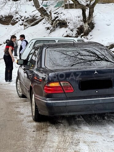 Mercedes E 200 2001, 328,000 km - 2.0 l - Gəncə
