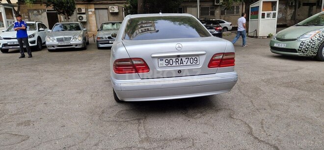 Mercedes E 270 1999, 288,000 km - 2.7 l - Bakı