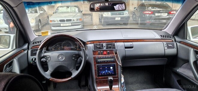 Mercedes E 270 1999, 288,000 km - 2.7 l - Bakı