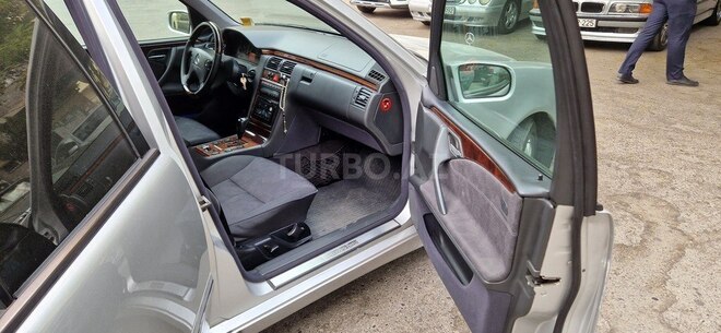 Mercedes E 270 1999, 288,000 km - 2.7 l - Bakı