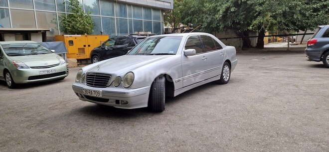 Mercedes E 270 1999, 288,000 km - 2.7 l - Bakı