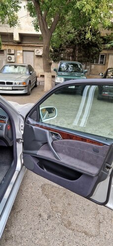 Mercedes E 270 1999, 288,000 km - 2.7 l - Bakı