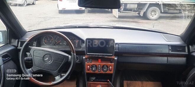 Mercedes E 320 1995, 250,000 km - 3.2 l - Bakı