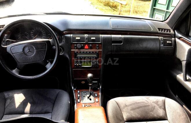Mercedes E 240 1997, 256,000 km - 2.4 l - Qusar