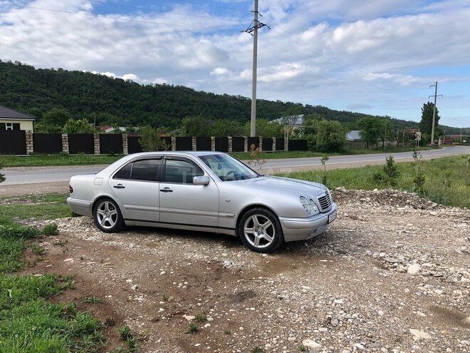 Mercedes E 240 1997, 256,000 km - 2.4 l - Qusar
