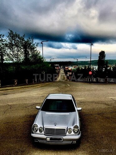 Mercedes E 240 1997, 256,000 km - 2.4 l - Qusar