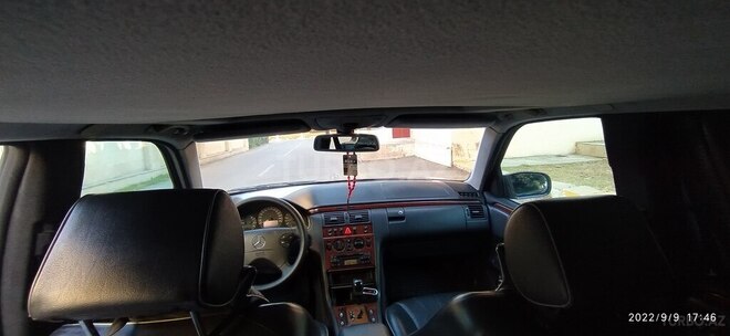 Mercedes E 270 2001, 300,000 km - 2.7 l - Beyləqan