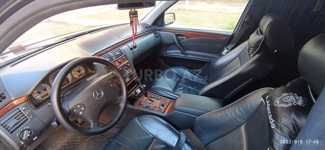 Mercedes E 270 2001, 300,000 km - 2.7 l - Beyləqan