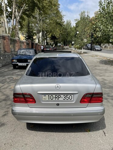 Mercedes E 320 2000, 305,900 km - 3.2 л - Şəki