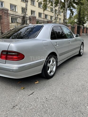 Mercedes E 320 2000, 305,900 km - 3.2 л - Şəki