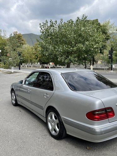 Mercedes E 320 2000, 305,900 km - 3.2 л - Şəki