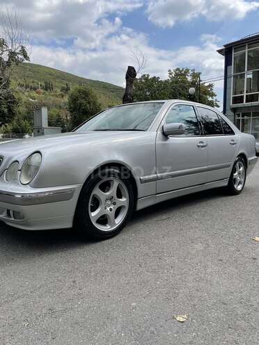 Mercedes E 320 2000, 305,900 km - 3.2 л - Şəki