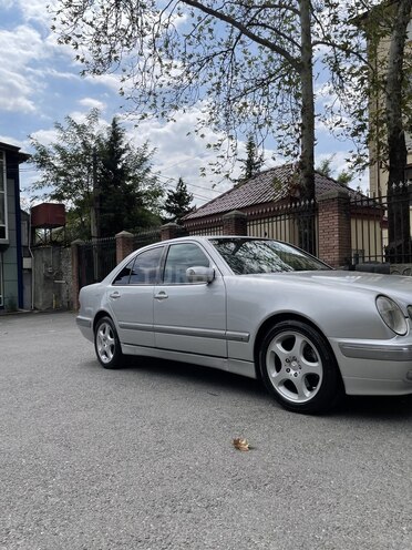 Mercedes E 320 2000, 305,900 km - 3.2 л - Şəki