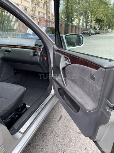Mercedes E 320 2000, 305,900 km - 3.2 л - Şəki