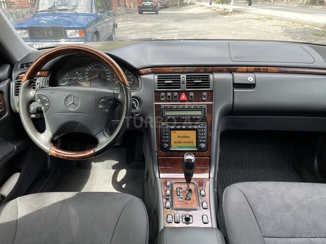 Mercedes E 320 2000, 305,900 km - 3.2 л - Şəki