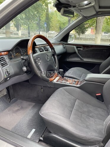 Mercedes E 320 2000, 305,900 km - 3.2 л - Şəki