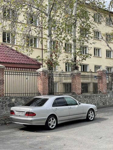 Mercedes E 320 2000, 305,900 km - 3.2 л - Şəki