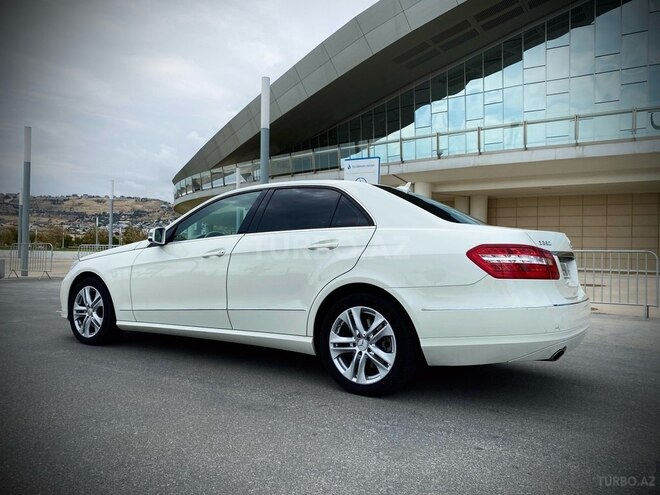 Mercedes E 350 2011, 124,000 km - 3.5 l - Bakı
