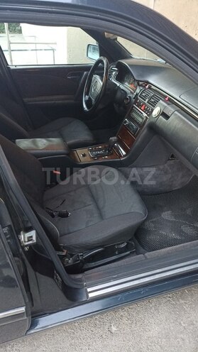Mercedes E 280 1997, 127,862 km - 2.8 l - Quba