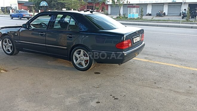 Mercedes E 280 1997, 127,862 km - 2.8 l - Quba