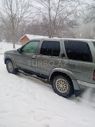 Nissan Terrano 1995, 354,642 km - 2.7 l - Quba