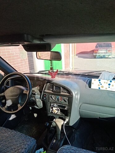 Nissan Terrano 1995, 354,642 km - 2.7 l - Quba