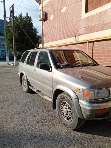 Nissan Terrano 1995, 354,642 km - 2.7 l - Quba