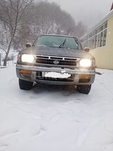 Nissan Terrano 1995, 354,642 km - 2.7 l - Quba