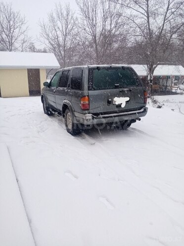 Nissan Terrano 1995, 354,642 km - 2.7 l - Quba