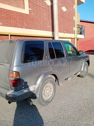 Nissan Terrano 1995, 354,642 km - 2.7 l - Quba