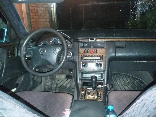 Mercedes E 240 1999, 360,999 km - 2.4 л - Tovuz