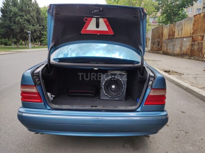 Mercedes E 240 2000, 210,000 km - 2.4 l - Gəncə