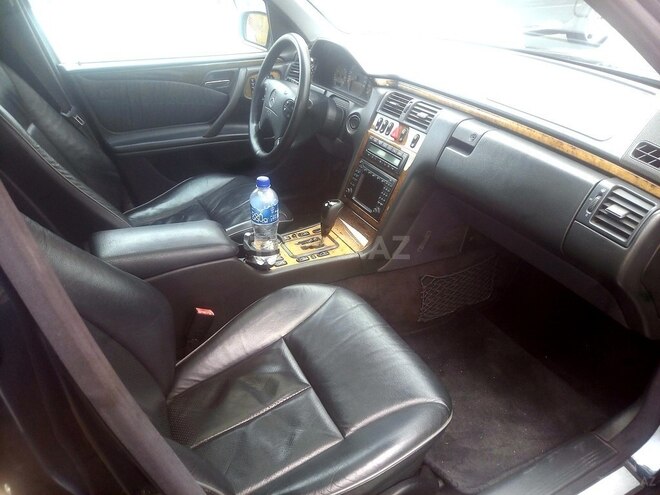 Mercedes E 320 2001, 274,000 km - 3.2 l - Bakı